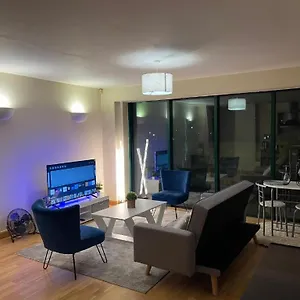  Apartment 2 Bedrooms, 2 Bathrooms Stunning Penthouse View